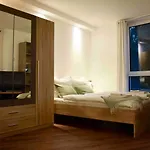 Stilvolle Mit Balkon&parkplatz * Rostock