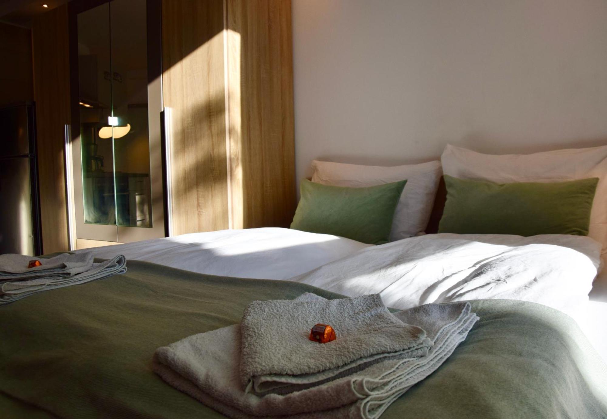 Apartment Stilvolle Mit Balkon & Parkplatz *