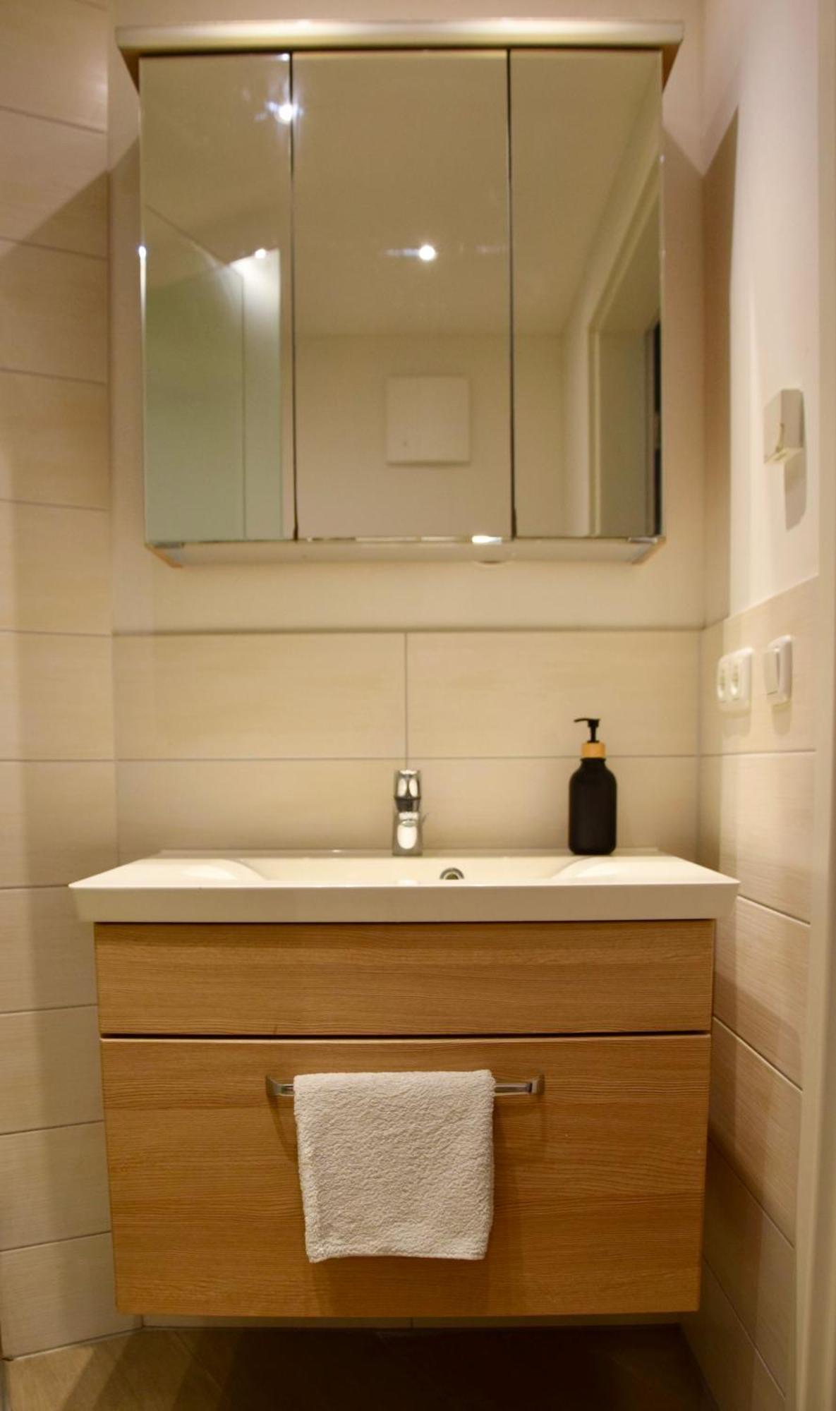 Stilvolle Mit Balkon & Parkplatz * Rostock